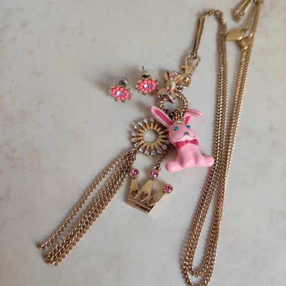 Betsey Johnson Long Bunny Necklace w/Earrings - Picture 2 of 11